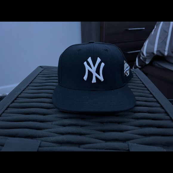 Bundle of fitted hats - Picture 3 of 12